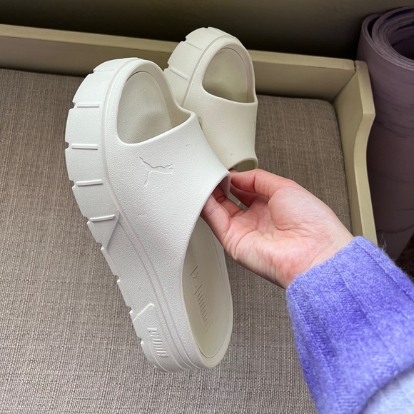 Puma platform slides. Size 7.5 - Picture 2 of 3